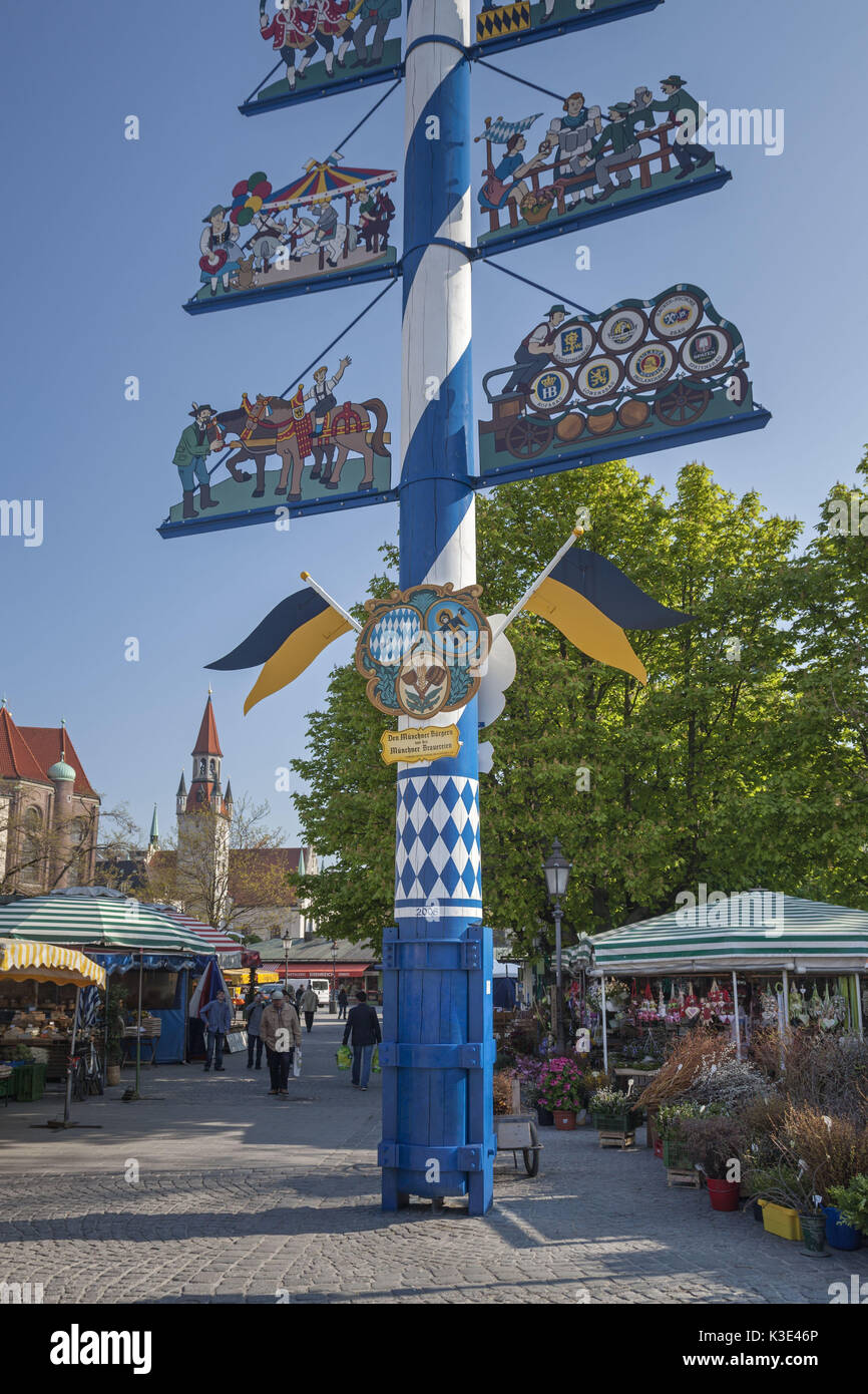 Viktualienmarkt with maypole and old city hall, Munich, Old Town, Upper Bavaria, Bavaria, Germany, Stock Photo