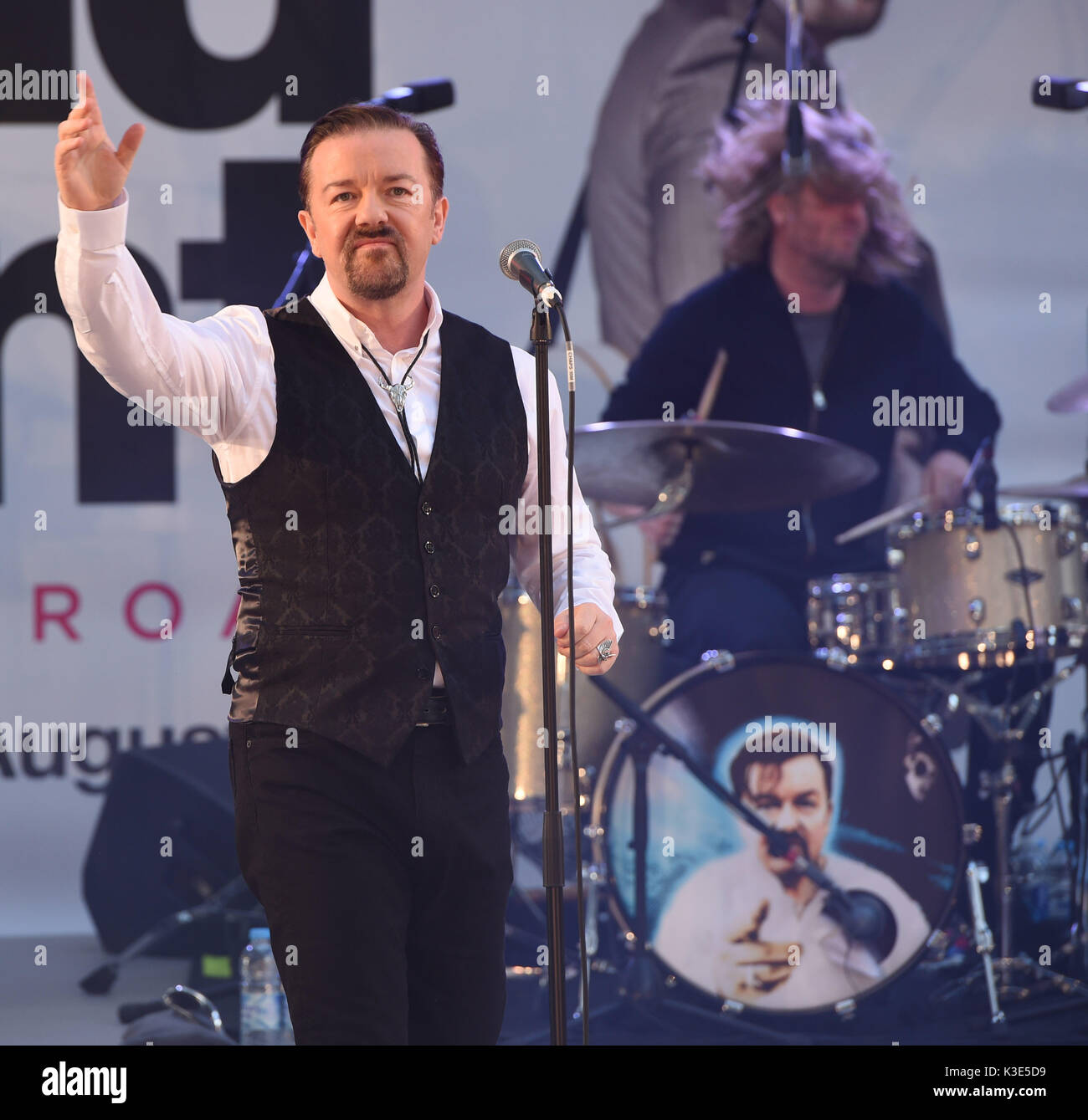 Photo Must Be Credited ©Alpha Press 079965 10/08/2016 Ricky Gervais