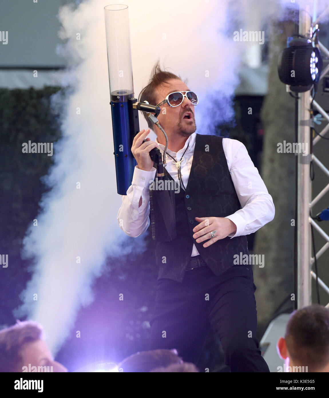 Photo Must Be Credited ©Alpha Press 079965 10/08/2016 Ricky Gervais