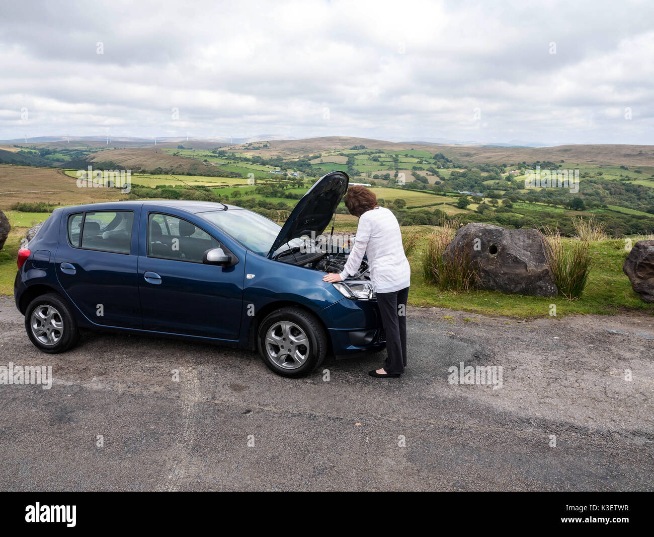 Alone middle of nowhere hi-res stock photography and images - Alamy