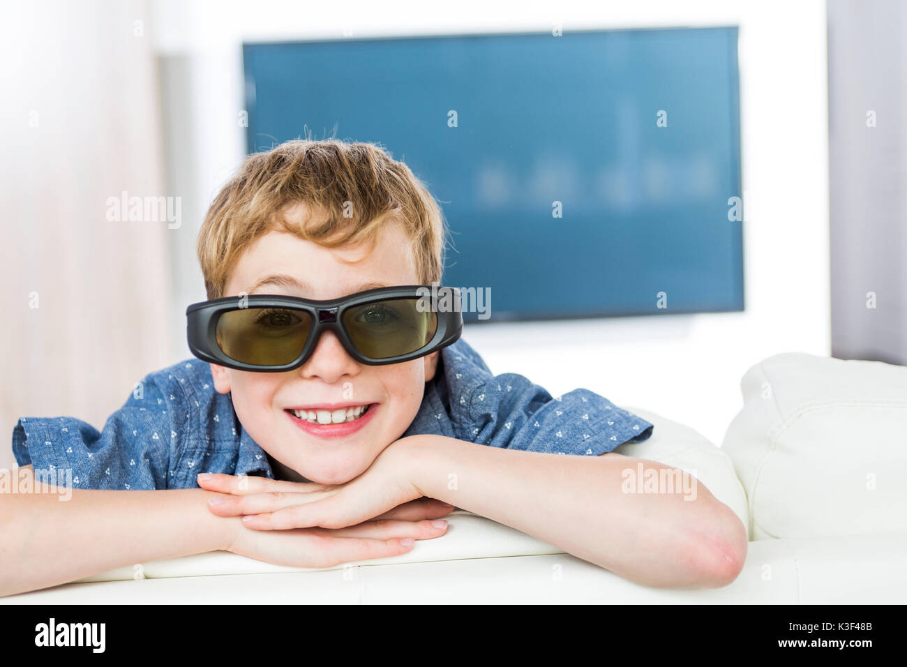 Watching tv boy glasses hires stock photography and images Alamy