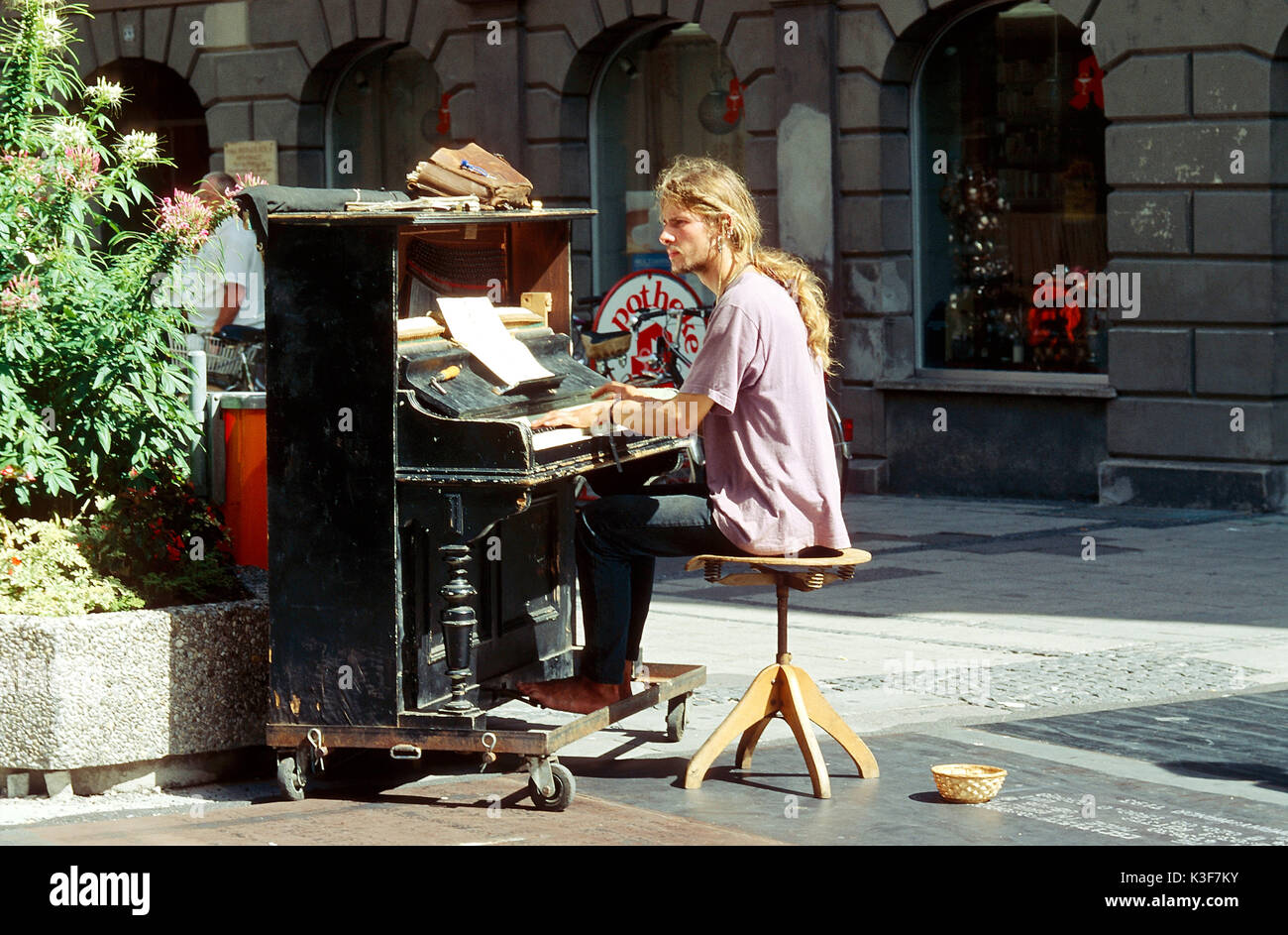 Piano player on the street Stock Photo - Alamy
