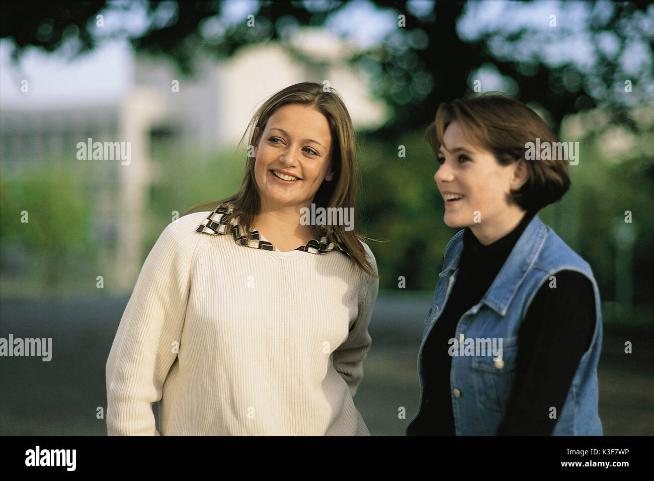 Two girls / teenager at the conversation Stock Photo