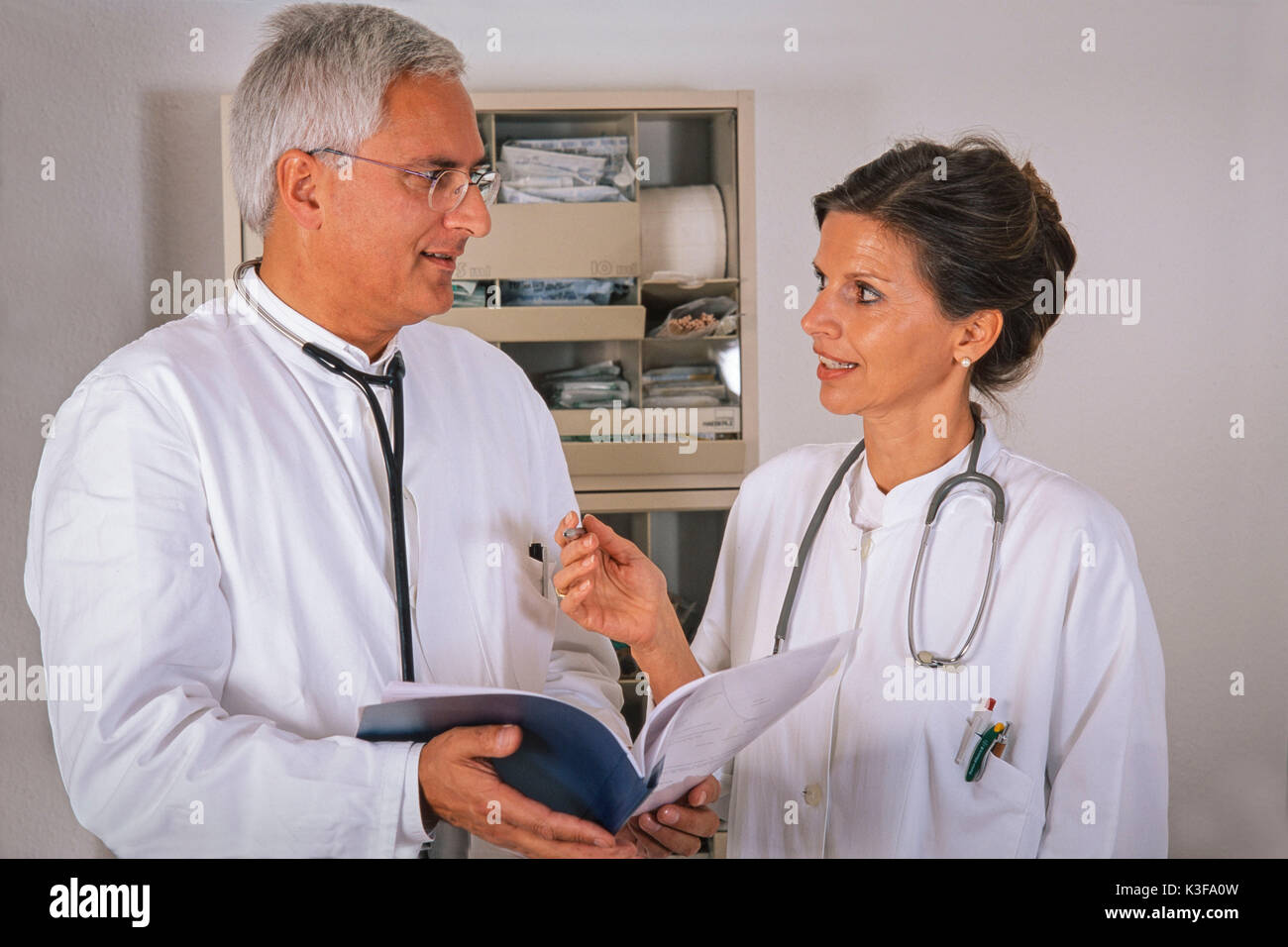 Doctor and doctor at the conversation Stock Photo