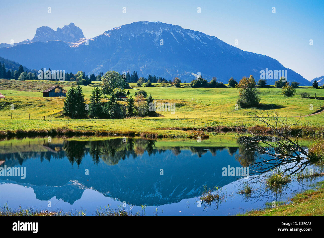 Landscape of lake hi-res stock photography and images - Alamy