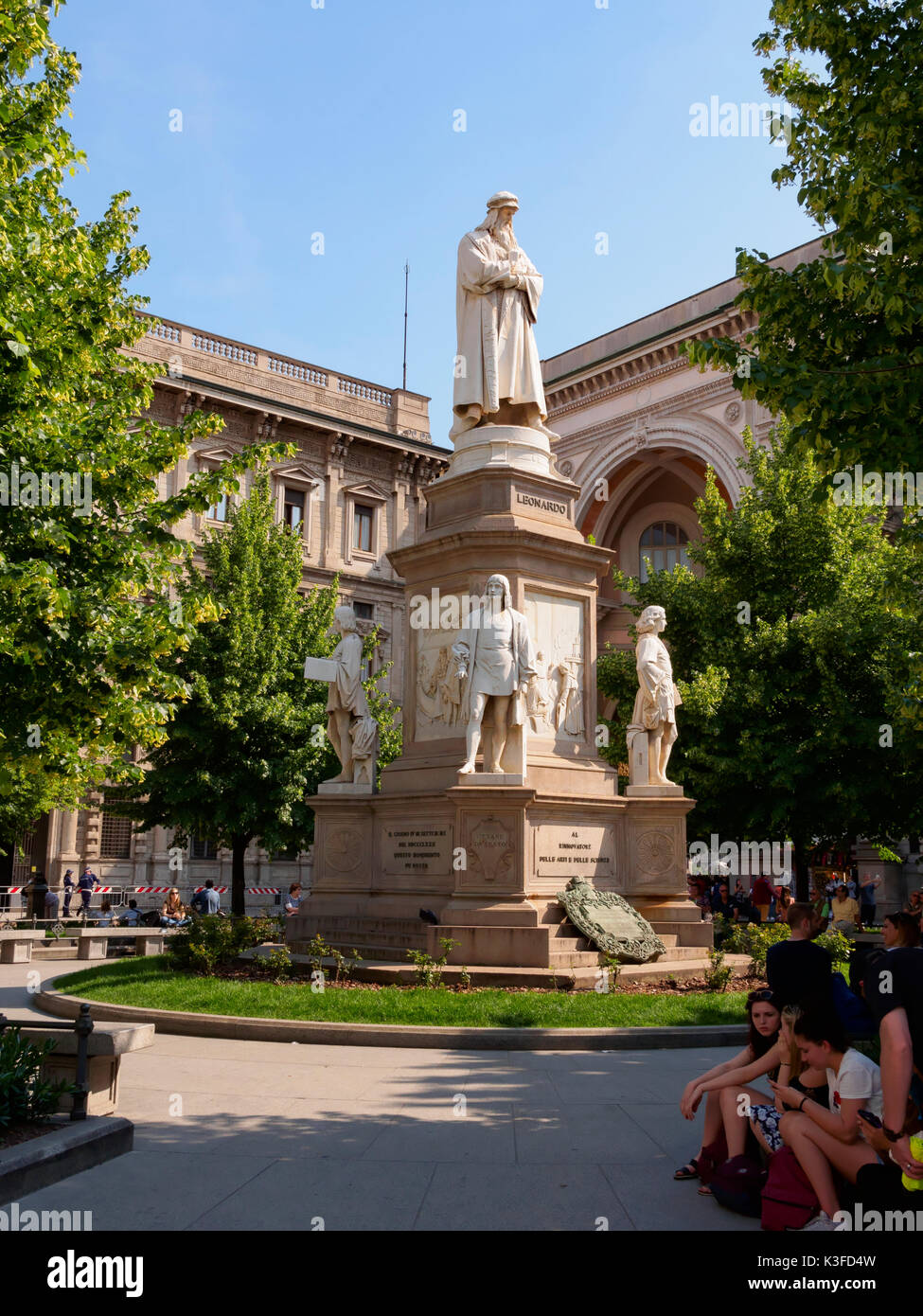 Statue of Leonardo da Vinci, Piazza della Scala, Milan, Italy Stock Photo