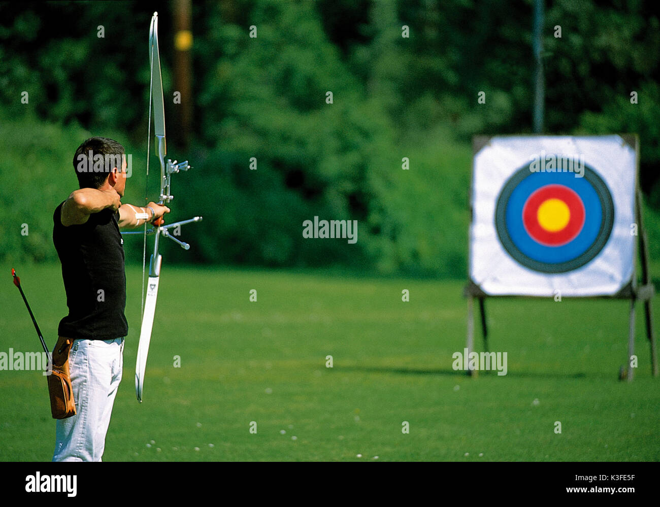 Archer sights target Stock Photo Alamy