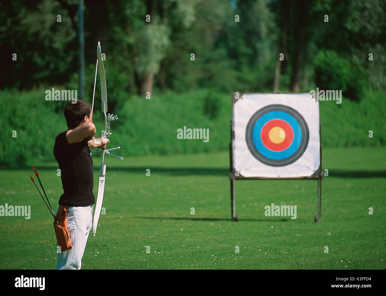 Archer sights target Stock Photo Alamy