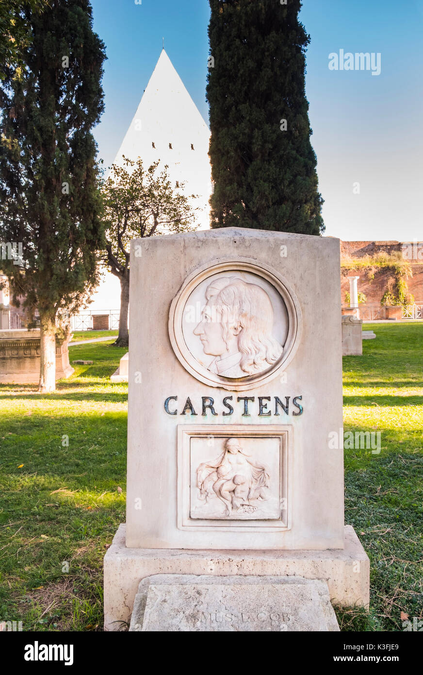 gravesite of danish-german painter Asmus Jacob Carstens at the protestant cemetery, pyramid of cestius in the background, Stock Photo