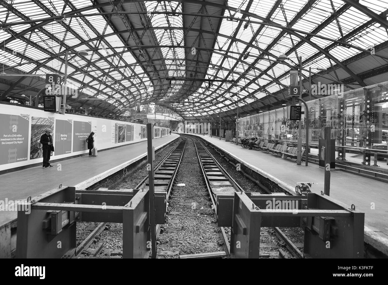 Inside Liverpool Lime Street Station Stock Photo Alamy