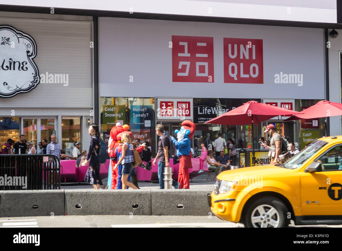 Uniqlo Storefront in Times Square, NYC, USA Stock Photo - Alamy