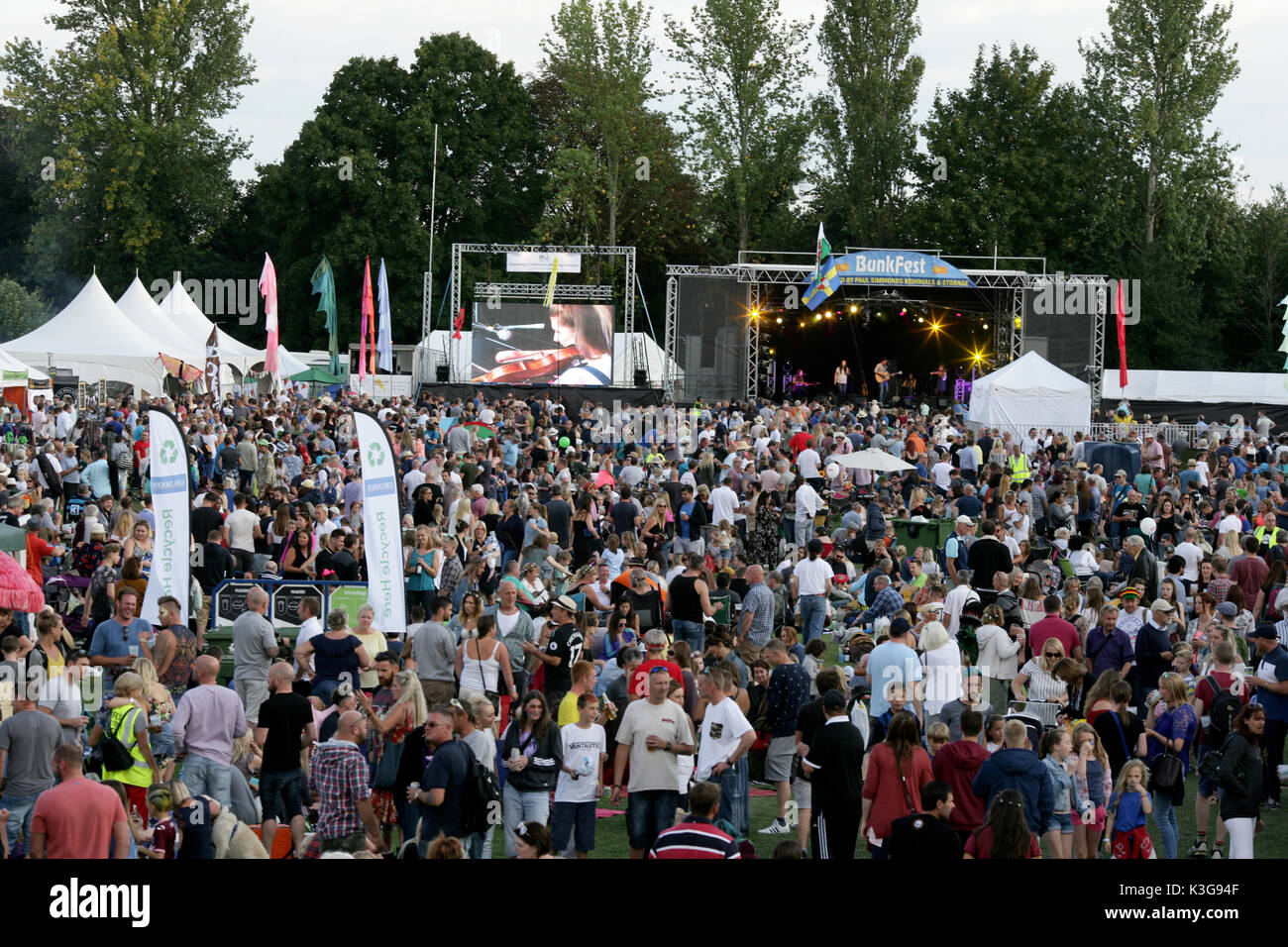 Wallingford, Oxfordshire, UK. 2nd September, 2017.  bunkfest one of europes biggest festives run by volunteers sees record crowds  stuart emmerson/alamy Credit: stuart emmerson/Alamy Live News Stock Photo