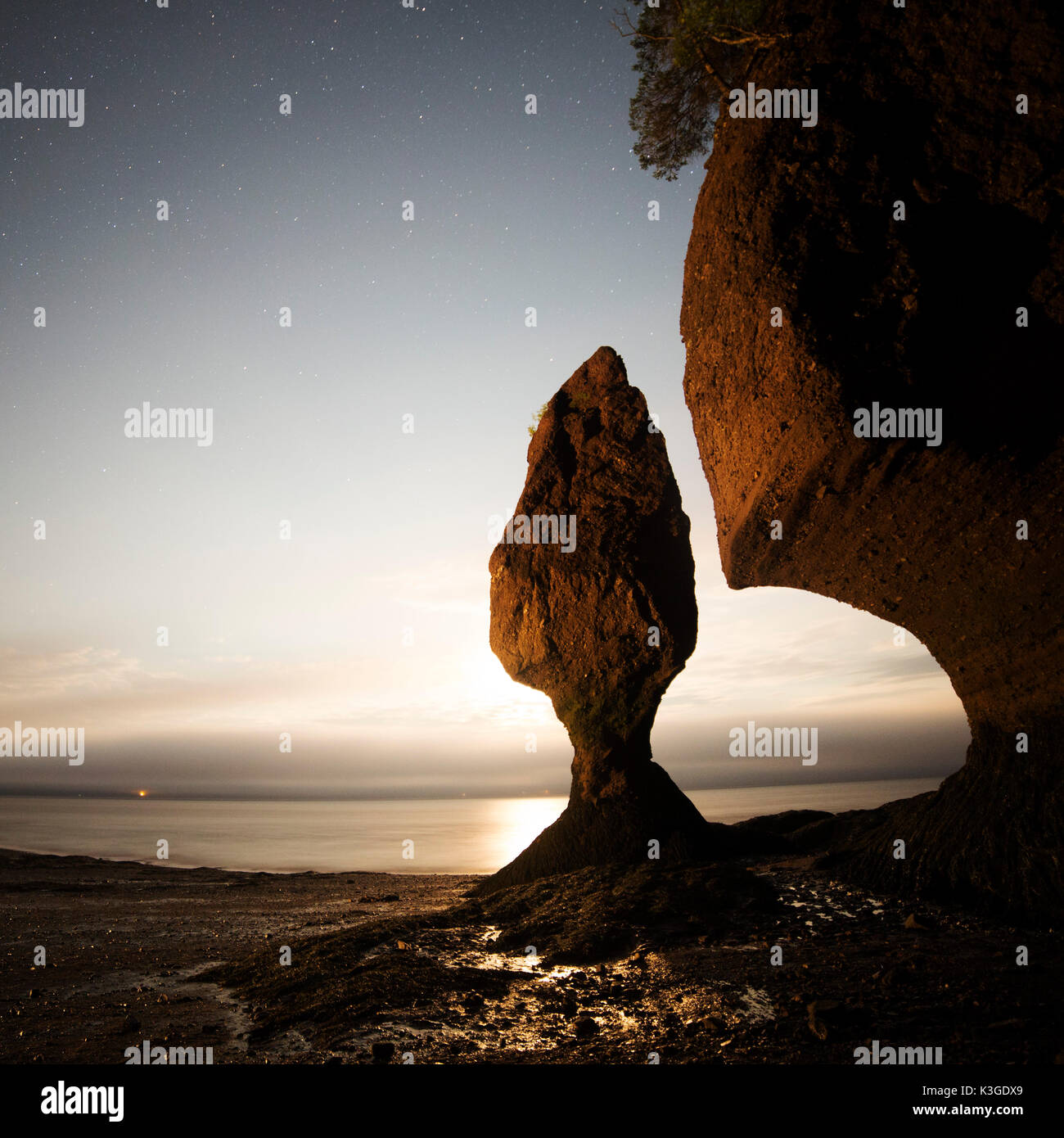 Hopewell rocks hi-res stock photography and images - Alamy