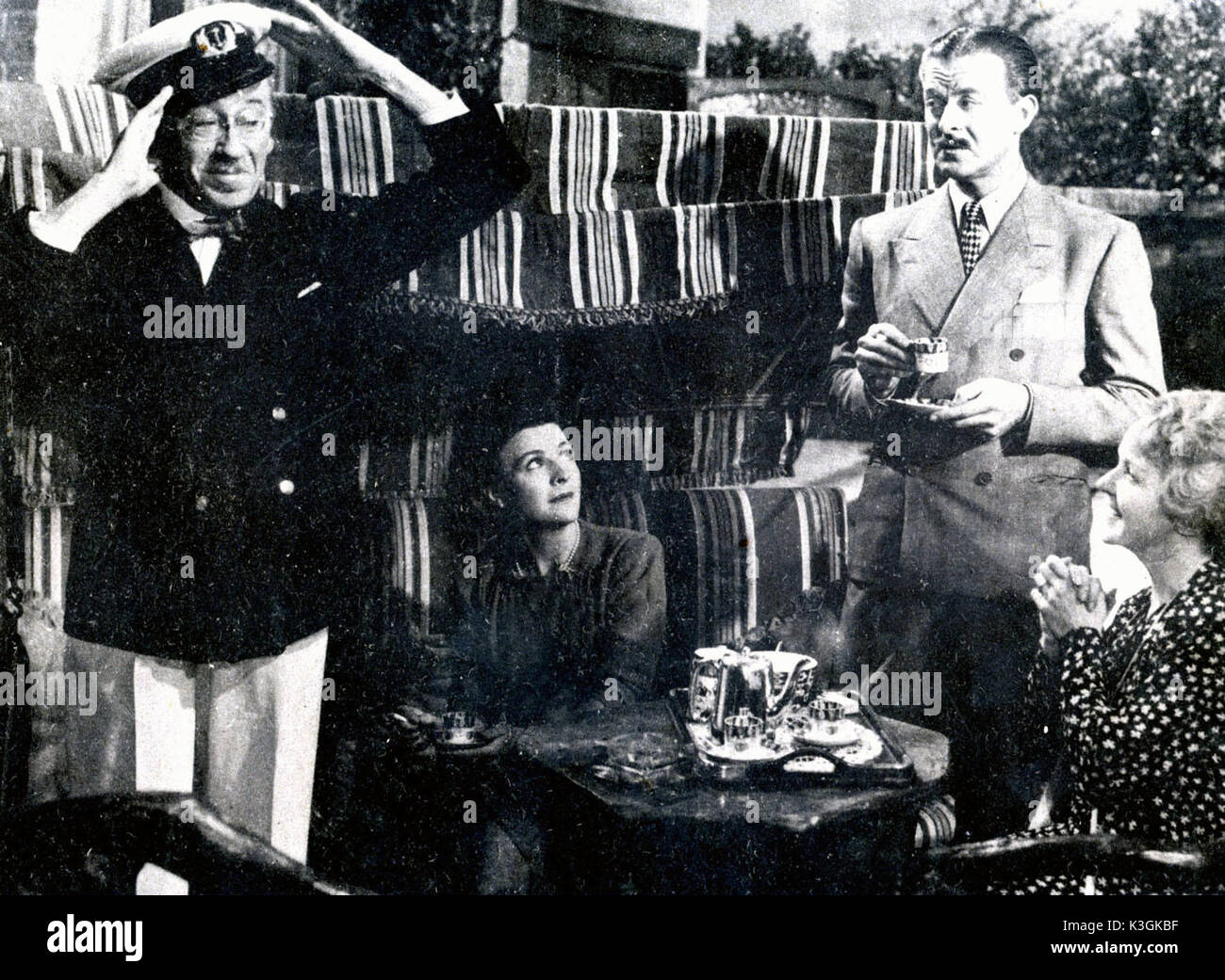 29 ACACIA AVENUE GORDON HARKER, NOELE GORDON, HENRY KENDALL, BETTY BALFOUR     Date: 1945 Stock Photo