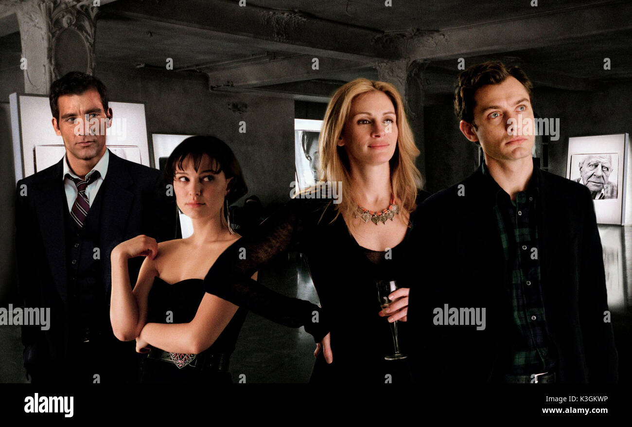 31-002 001 CLOSER Clive Owen as Larry, Natalie Portman as Alice, Julia Roberts as Anna, Jude Law as Dan     Date: 2004 Stock Photo