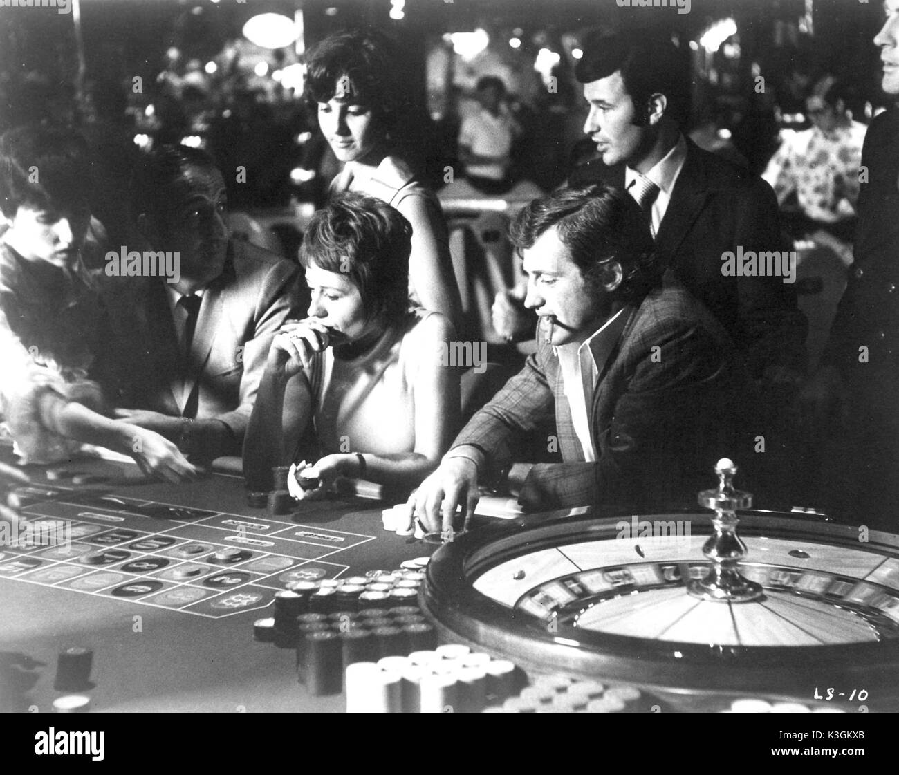 Film Avec Annie Girardot Et Jean Paul Belmondo UN HOMME QUI ME PLAIT ANNIE GIRARDOT, JEAN-PAUL BELMONDO Stock Photo