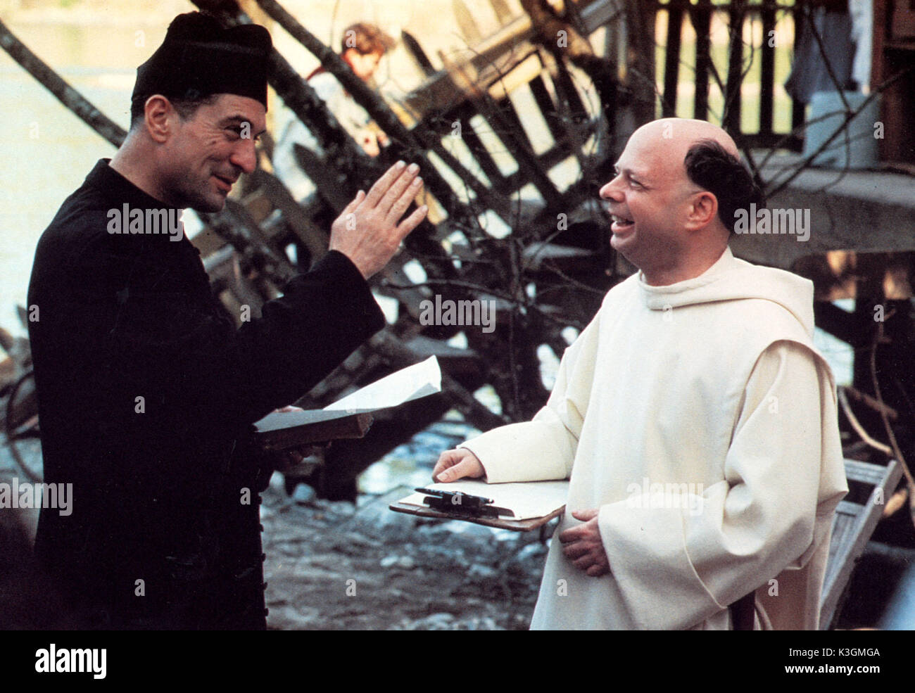 WE'RE NO ANGELS [US 1989] ROBERT DE NIRO, WALLACE SHAWN Date 1989