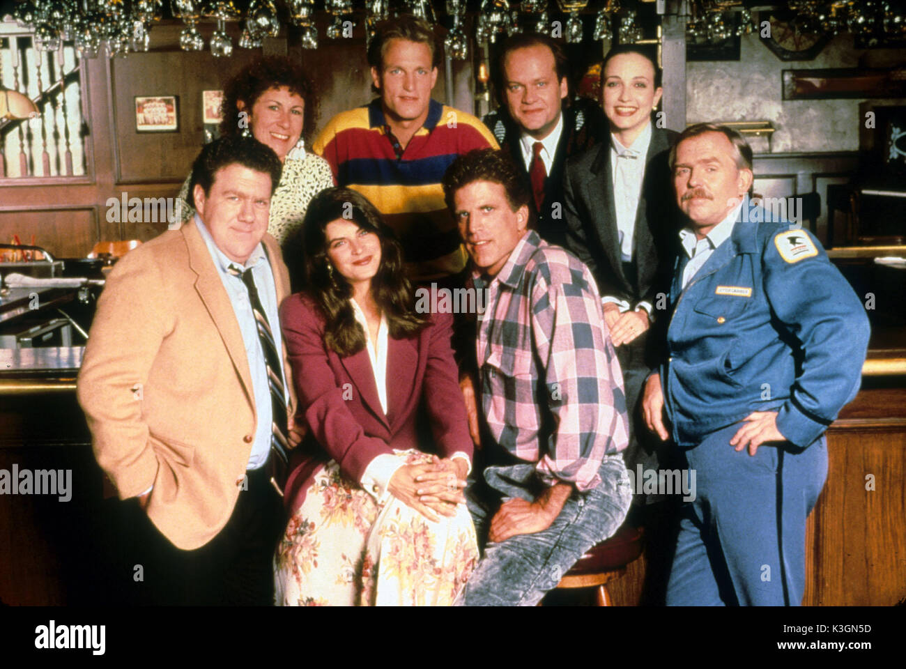 CHEERS RHEA PERLMAN as Carla Tortelli, WOODY HARRELSON as Woody Boyd, KELSEY GRAMMER as Dr Frasier Crane, BEBE NEUWIRTH as Dr Lilith Sternin-Crane [front row] GEORGE WENDT as Norm Peterson, KIRSTIE ALLEY as Rebecca Howe, TED DANSON as Sam Malone, JOHN RATZENBERGER as Cliff Clavin Stock Photo