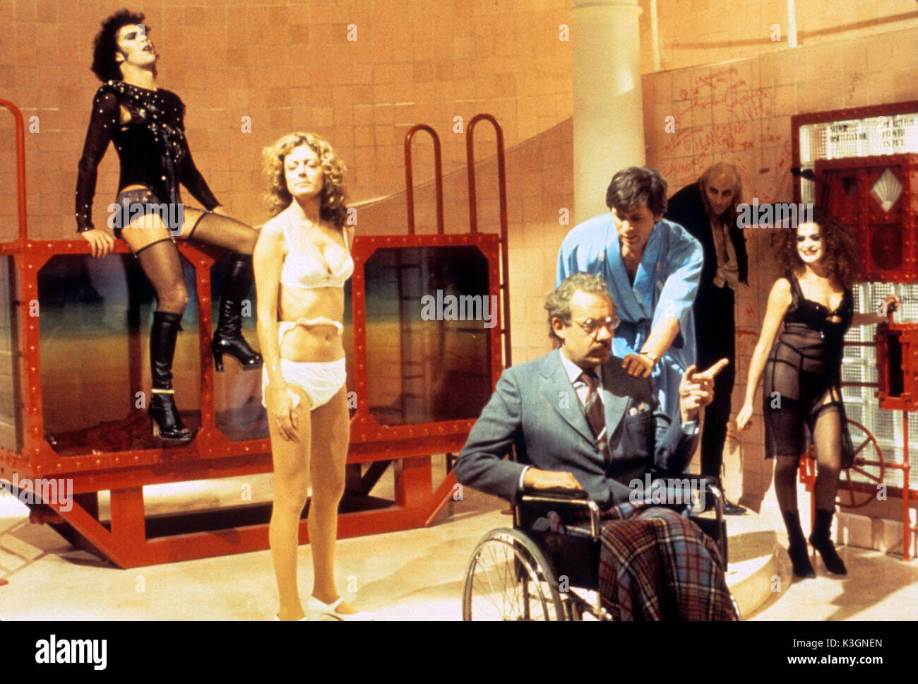 THE ROCKY HORROR PICTURE SHOW  [US / BR 1975]  TIM CURRY, SUSAN SARANDON, BARRY BOSWICK, RICHARD O'BRIEN, PATRICIA QUINN, JONATHAN ADAMS [in wheel chair]     Date: 1975 Stock Photo