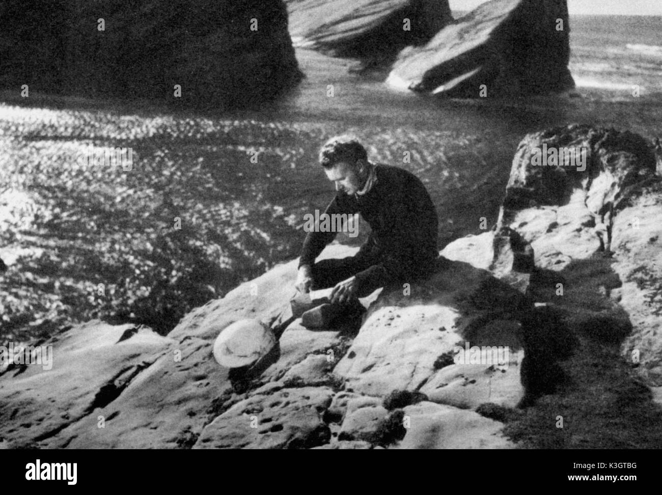 The Edge Of The World 1937 John Laurie High Resolution Stock Photography And Images Alamy