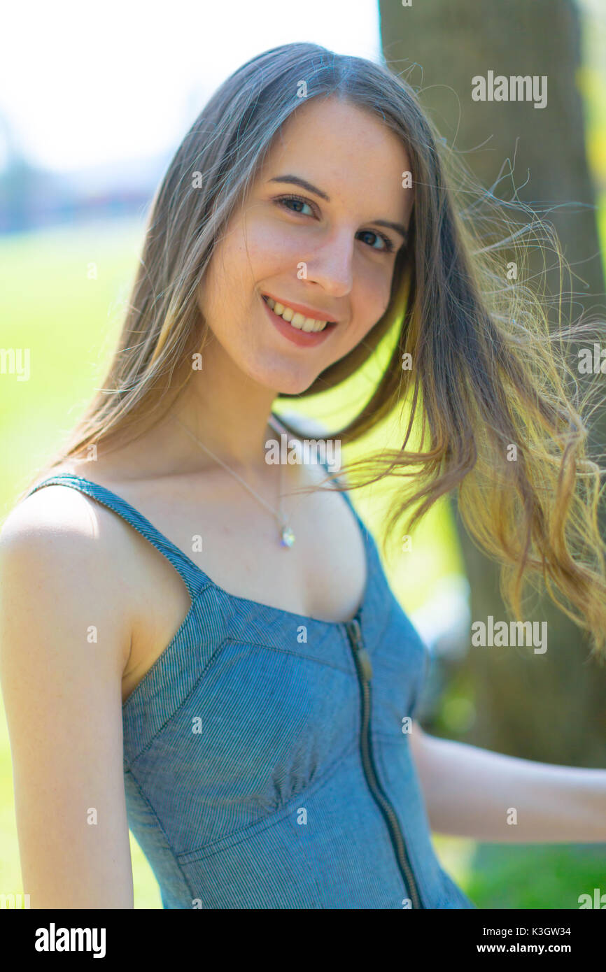 Brunette hi-res stock photography and images - Page 3 - Alamy