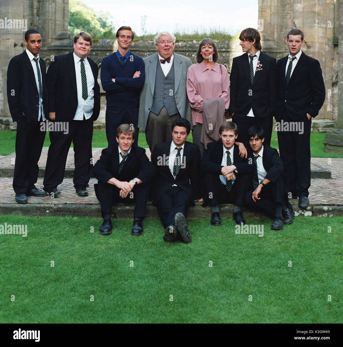 THE HISTORY BOYS Top L to R: Samuel Anderson as CROWTHER, James Corden as TIMMS, Stephen Campbell Moore as IRWIN, Richard Griffiths as HECTOR, Frances de la Tour as MRS LINTOTT, Andrew Knott as LOCKWOOD, Russell Tovey as RUDGE Bottom L to R: Jamie Parker as SCRIPPS, Dominic Cooper as DAKIN, Samuel Barnett as POSNER, Sacha Dhawan as AKHTAR      Date: 2006 Stock Photo