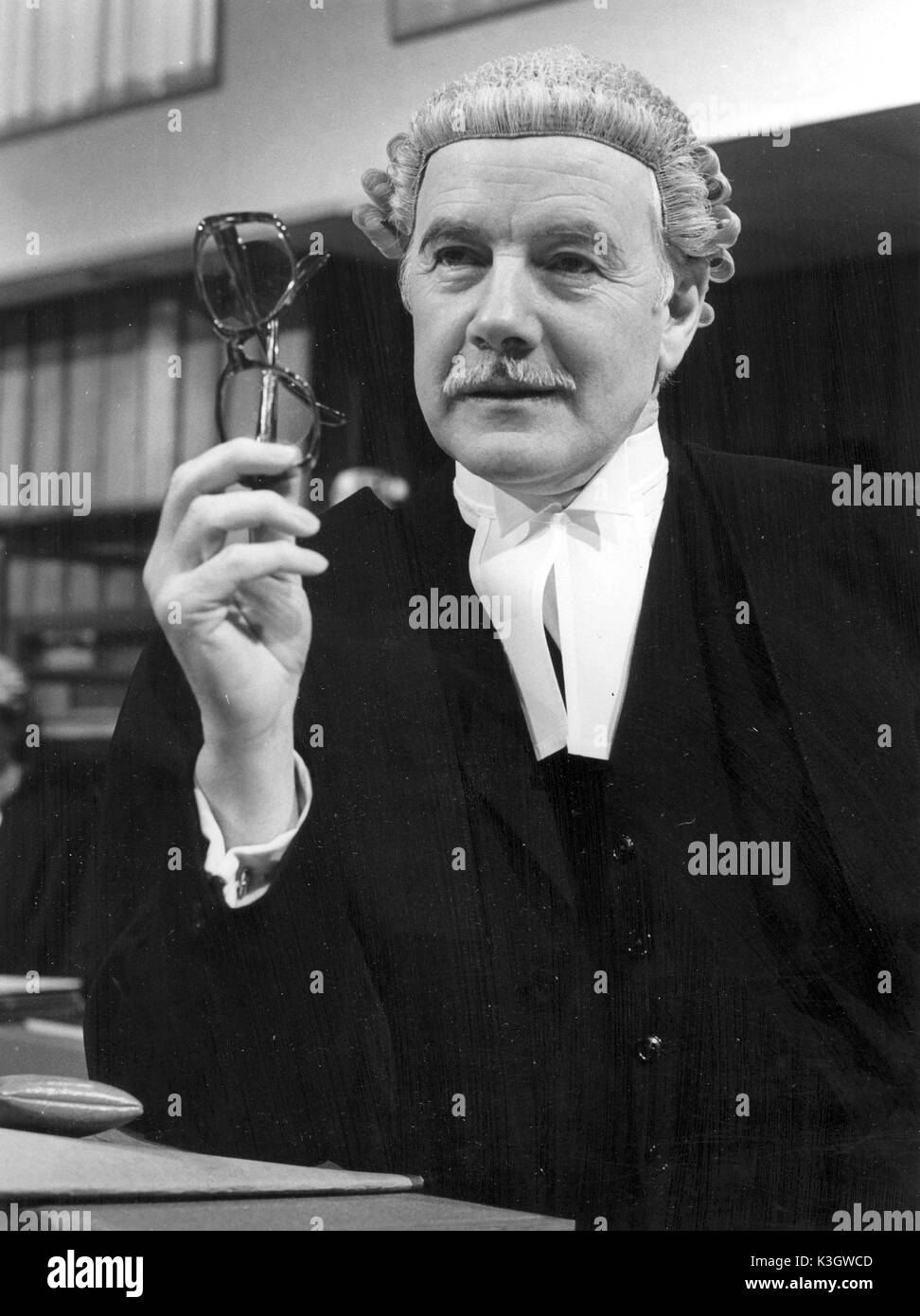 CROWN COURT Episode first broadcast Tuesday, May 18, 1982 FULTON MACKAY as prosecting counsel Stock Photo