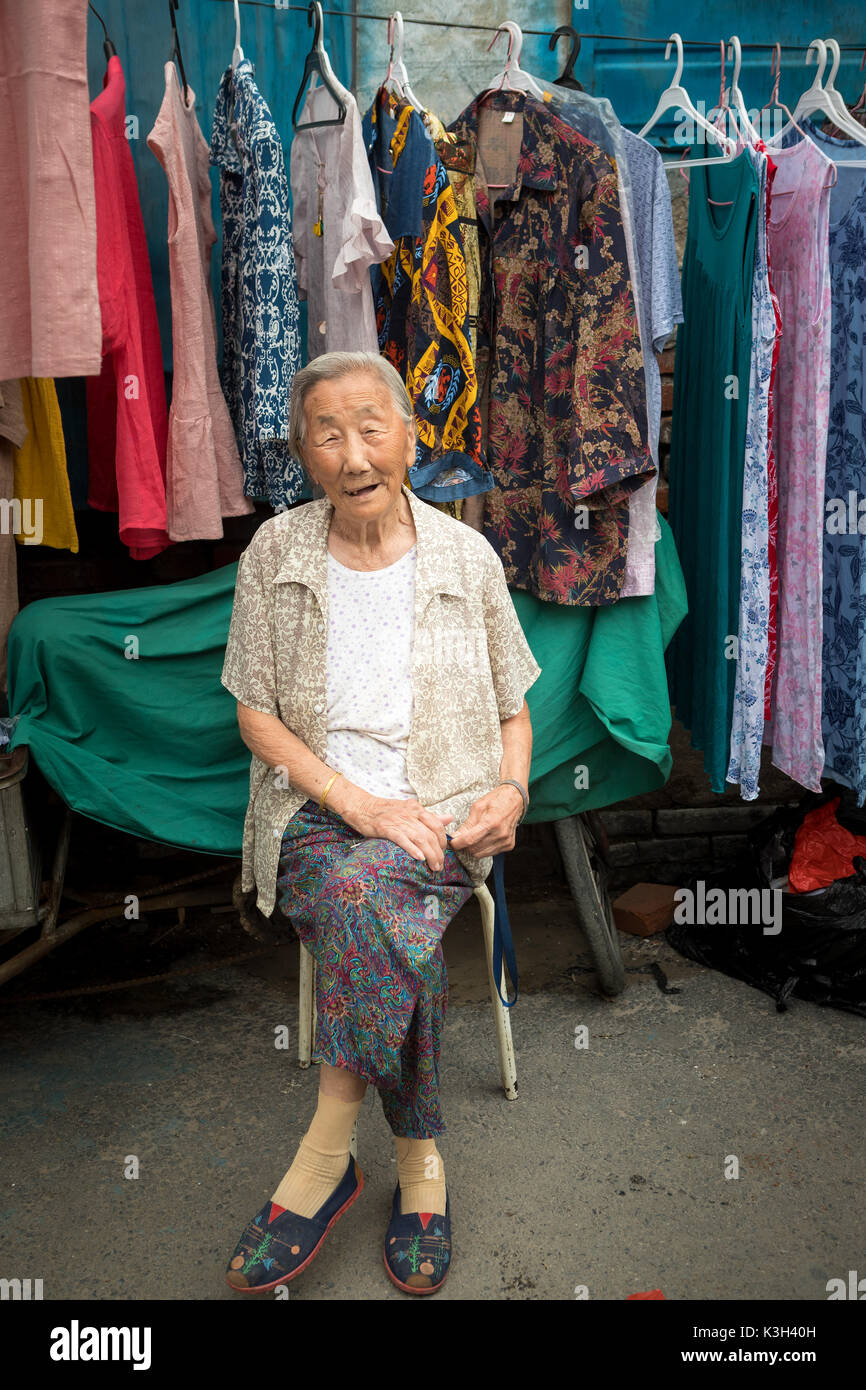 Beijing China July 22 17 Unidentified Old Chinese Woman Sells Stock Photo Alamy