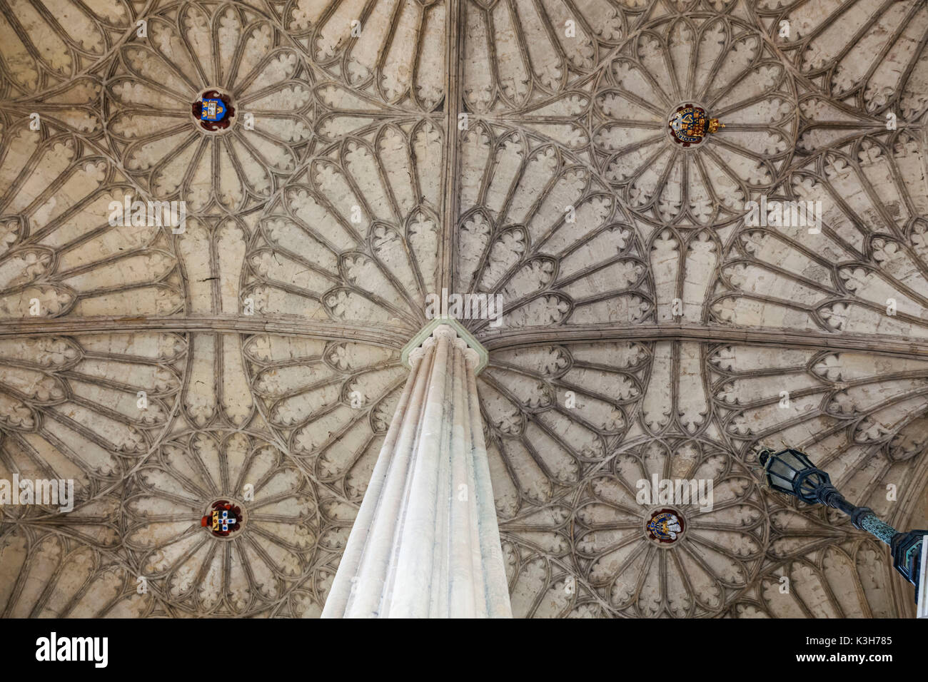 England, Oxfordshire, Oxford, Christ Church College, The Great Hall Staircase, Fan-vaulted Ceiling Stock Photo