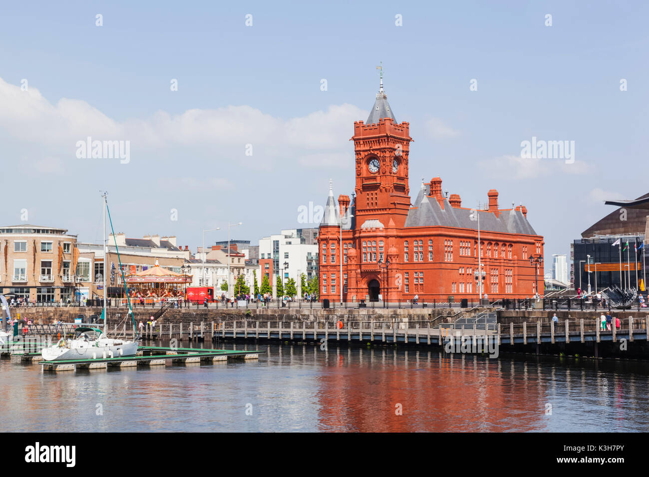 Wales, Cardiff, Cardiff Bay, Pierhead Building and Mermaid Quay Stock Photo