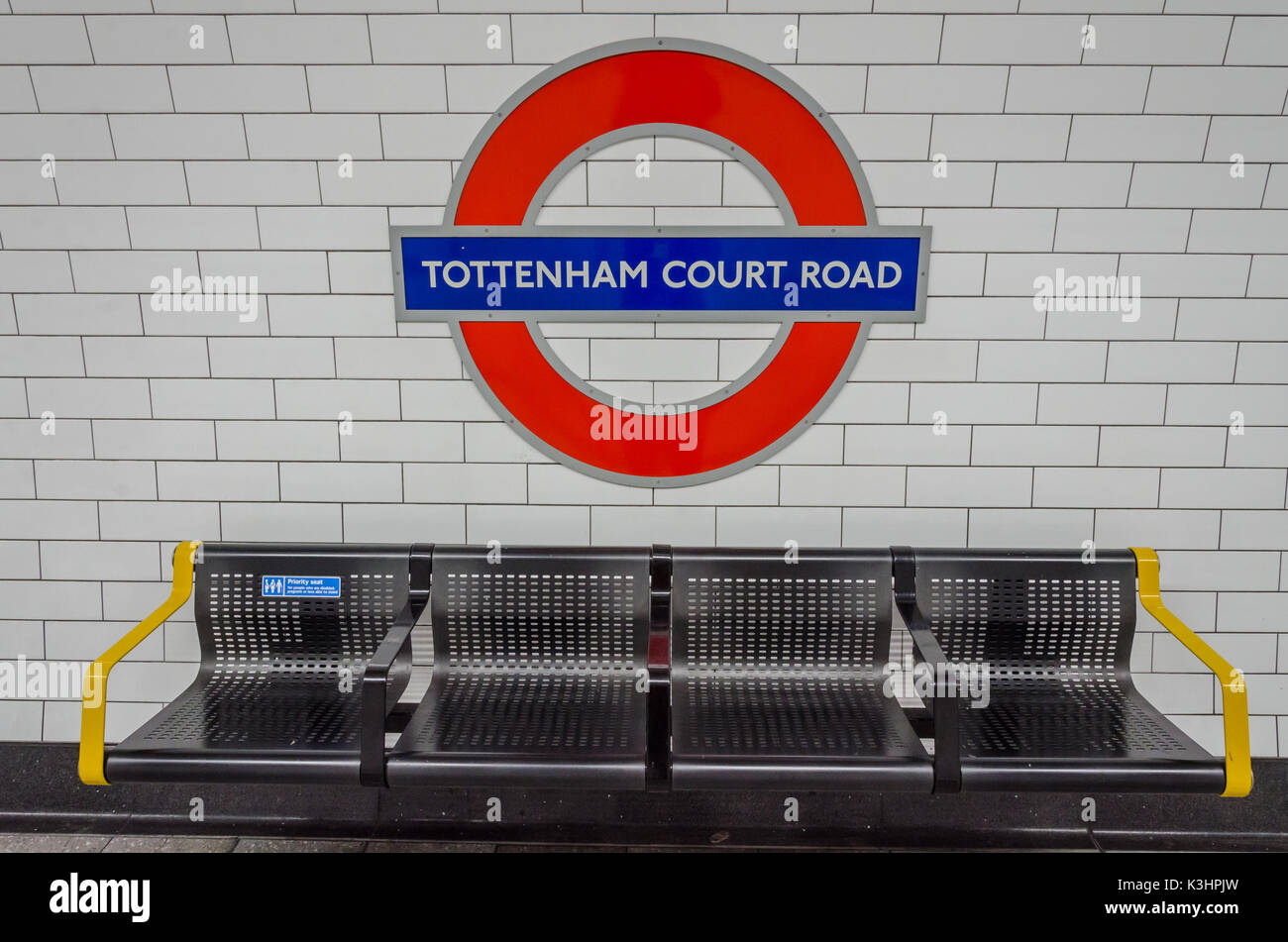 Tottenham court road underground platform hi-res stock photography and ...