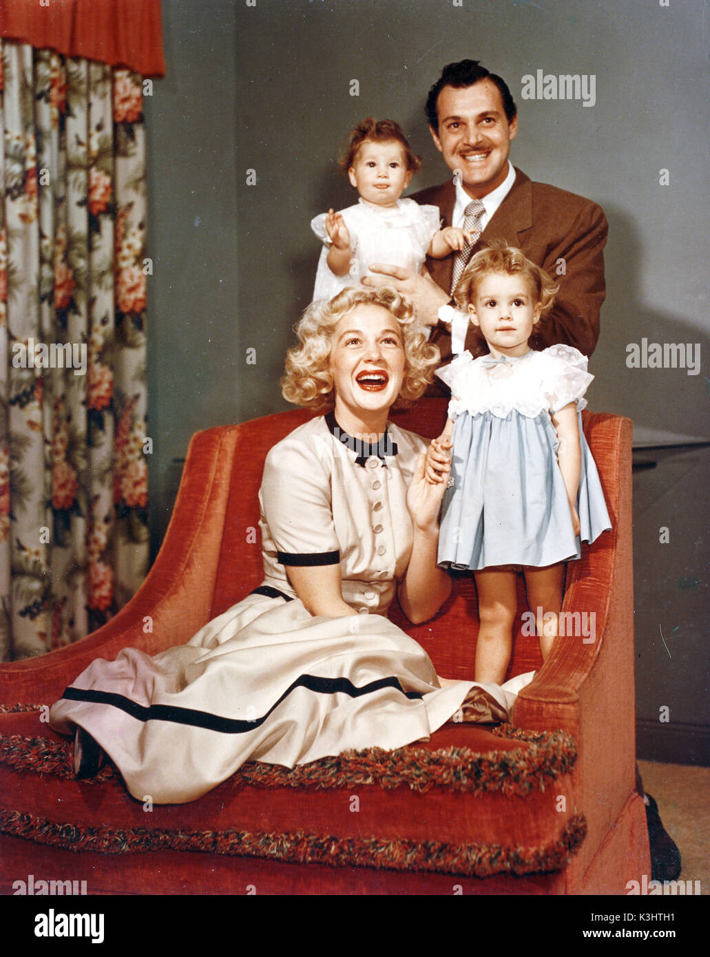 AMERICAN ACTRESS BETTY HUTTON IN THE LATE 1940s WITH HER CHILDREN AND HUSBAND TED BRISKIN BETTY HUTTON  American Actress IN THE LATE 1940s WITH HER CHILDREN AND HUSBAND TED BRISKIN Stock Photo