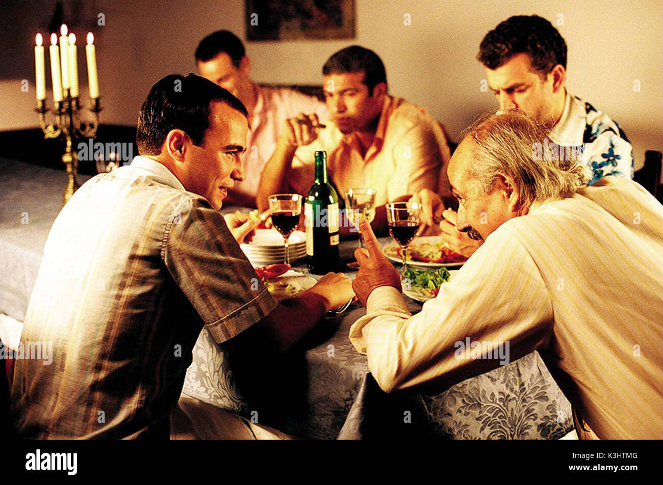 THE BUSINESS Roland Manookian as Sonny, Arturo Venegas as The Mayor, Danny Dyer as Sammy and Tamer Hassan as Charlie.     Date: 2005 Stock Photo
