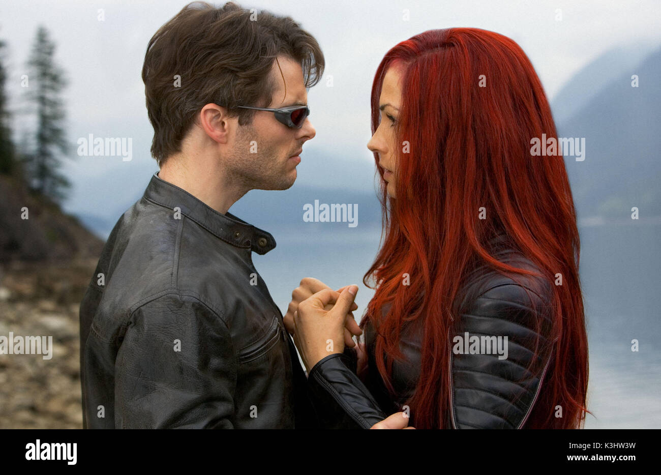 X-MEN: THE LAST STAND Cyclops confronts Jean Grey (Famke Janssen), whom he thought had perished at Alkali Lake.     Date: 2006 Stock Photo