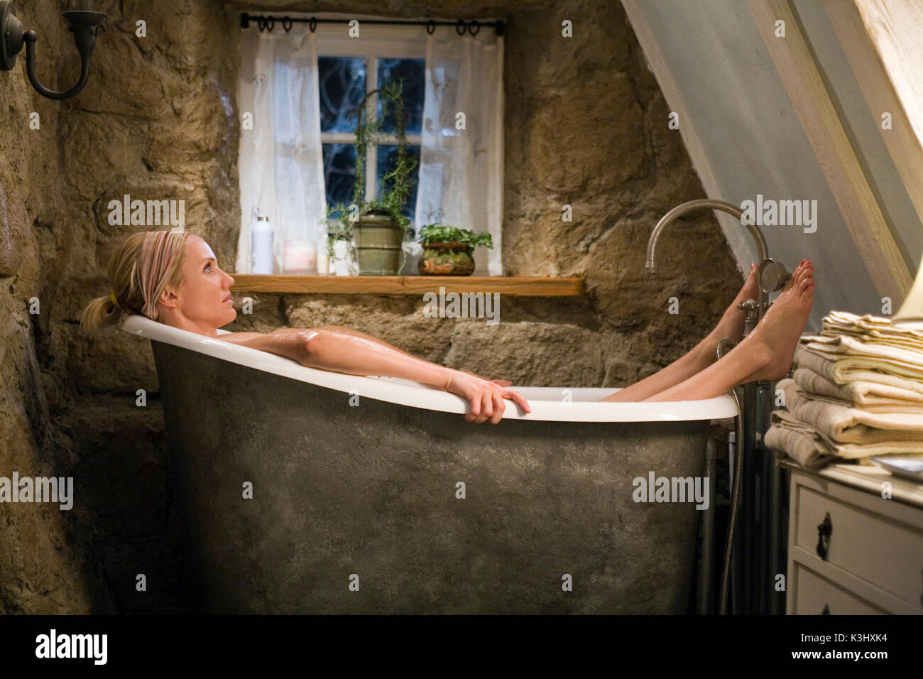 Cameron Diaz stars in Columbia Pictures/Universal Pictures' romantic comedy THE HOLIDAY CAMERON DIAZ Cameron Diaz stars in Columbia Pictures/Universal Pictures romantic comedy     Date: 2006 Stock Photo
