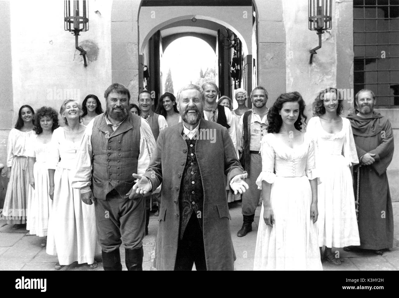 MUCH ADO ABOUT NOTHING  IMELDA STAUNTON, PHYLLIDA LAW, BRIAN BLESSED, RICHARD BRIERS, KATE BECKINSALE, EMMA THOMPSON, JIMMY YUILL Stock Photo