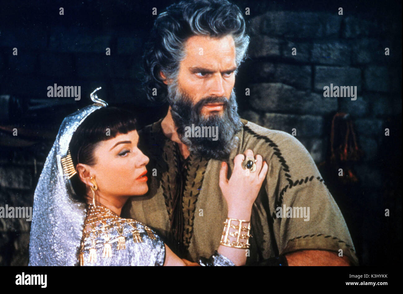 THE TEN COMMANDMENTS ANNE BAXTER as Nefretiri, CHARLTON HESTON as Moses     Date: 1956 Stock Photo