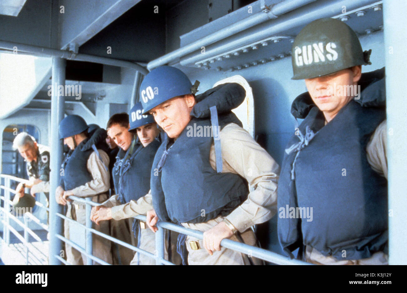MISSION OF THE SHARK: MISSION OF THE SHARK: THE SAGA OF THE USS INDIANAPOLIS STACY KEACH      Date: 1991 Stock Photo