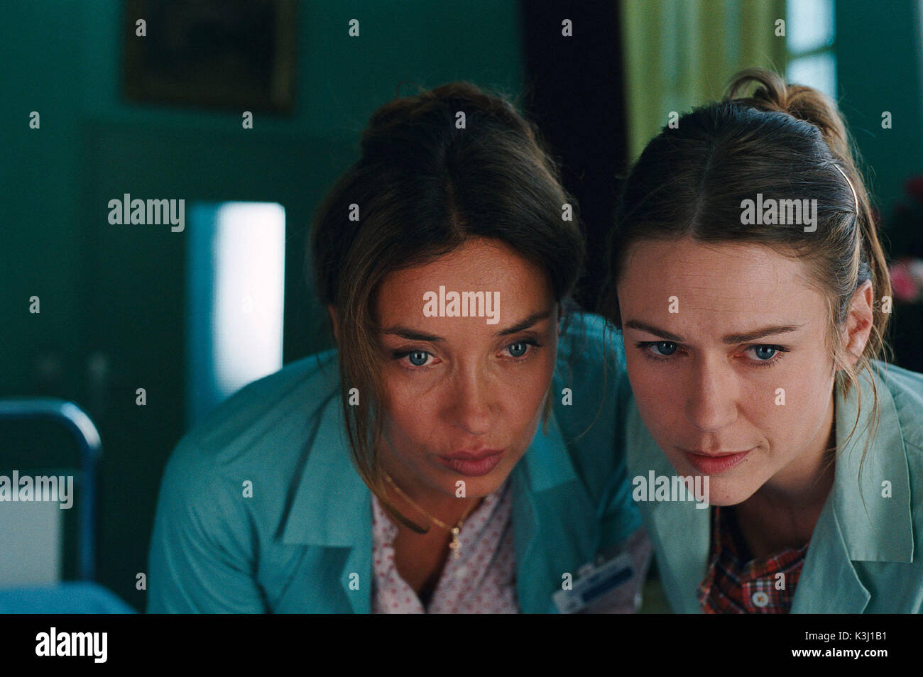 Olatz Lopez Garmendia as Marie Lopez and Marie-Josee Croze as Henriette Roi (right) in The Diving Bell and the Butterfly, directed by Julian Schnabel, produced by Kathleen Kennedy and Jon Kilik. LE SCAPHANDRE ET LE PAPILLON  aka THE DIVING BELL AND THE BUTTERFLY OLATZ LOPEZ GARMENDIA, MARIE-JOSEE CROZE Olatz Lopez Garmendia as Marie Lopez (left) and Marie-Jose&#x9803;roze as Henriette Roi (right) in The Diving Bell and the Bu     Date: 2007 Stock Photo