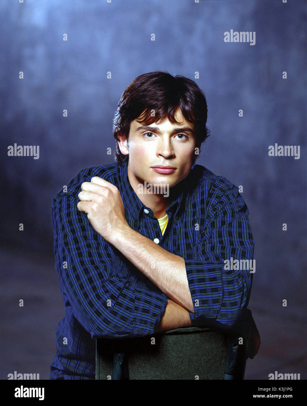 SMALLVILLE Image SM02076 Pictured Tom Welling as Clark Kent Photo