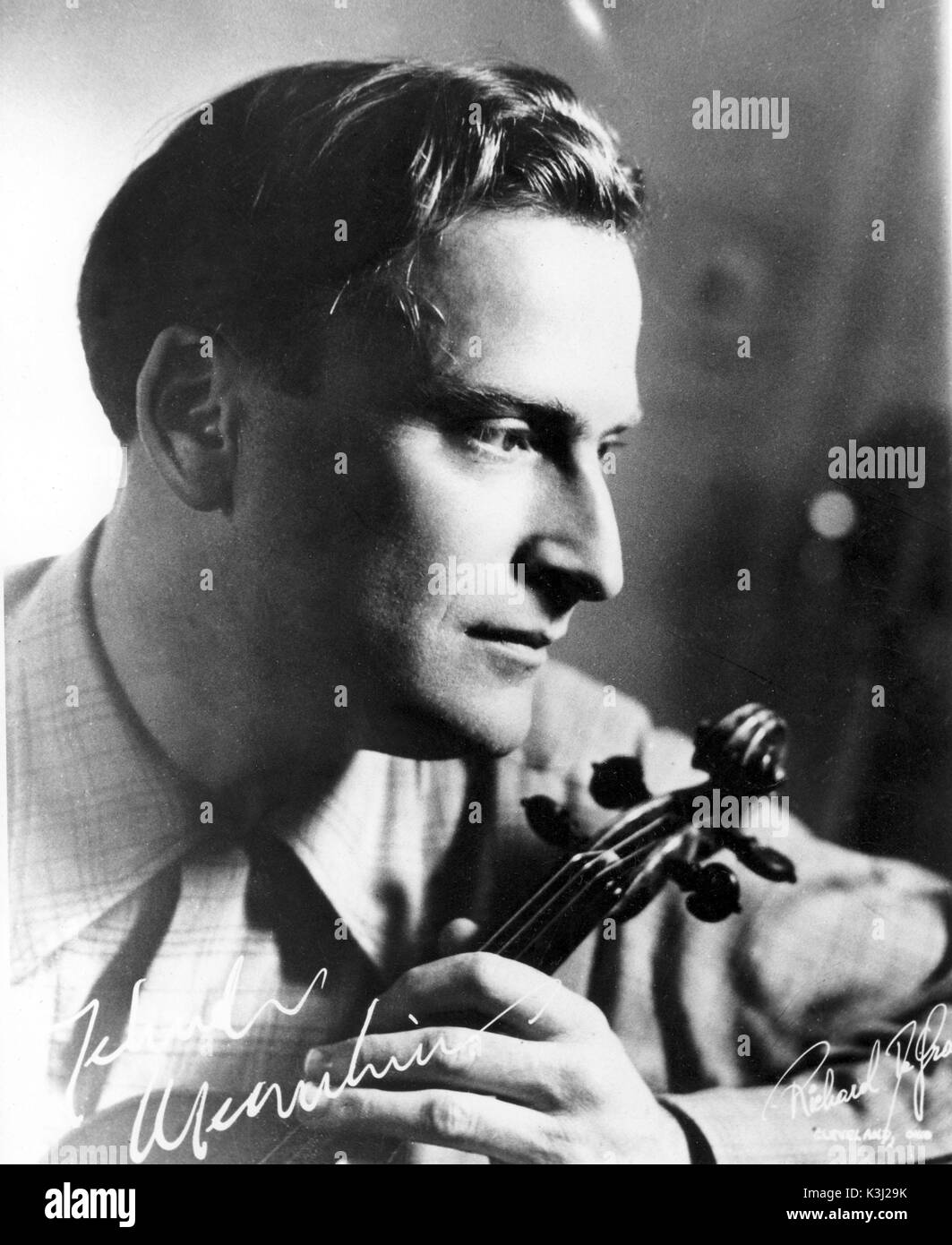 YEHUDI MENUHIN Violinist, conductor Stock Photo Alamy
