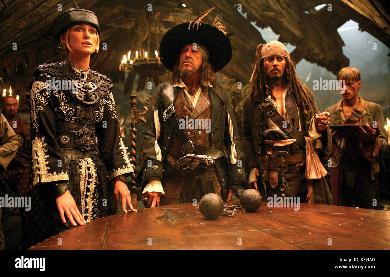 Pictured L-R: Elizabeth Swan (KEIRA KNIGHTLEY), Captain Barbossa (Geoffrey Rush), Captain Jack Sparrow (Johnny Depp), and Ragetti (MAKENZIE CROOK) in a scene from PIRATES OF THE CARIBBEAN: AT WORLD'S END, directed by Gore Verbinski and produced by Jerry Bruckheimer, from a screenplay written by Ted Elliott & Terry Rossio.  PIRATES OF THE CARIBBEAN: AT WORLD'S END [US 2007]  aka PIRATES OF THE CARIBBEAN 3  KEIRA KNIGHTLEY as Elizabeth Swan,  GEOFFREY RUSH as Captain Barbossa,  JOHNNY DEPP as Captain Jack Sparrow, MAKENZIE CROOK as  Ragetti  Pictured L-R: Elizabeth Swan (KEIRA KNIGHTLEY), Ca Stock Photo