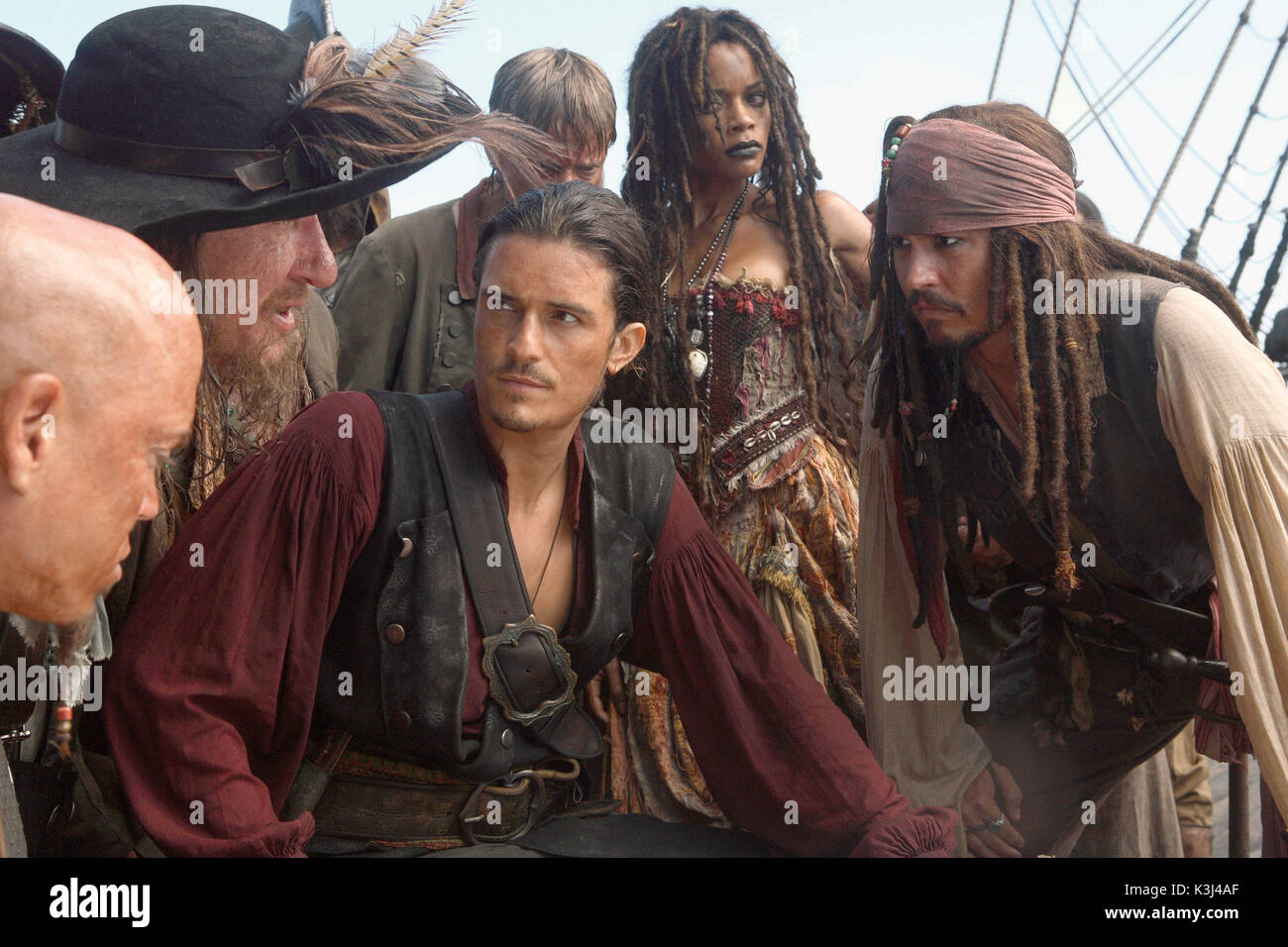 Pictured L-R: Marty (MARTIN KLEBBA), Captain Barbossa (Geoffrey Rush), Will Turner (ORLANDO BLOOM), Tia Dalma (NAOMIE HARRIS), and Captain Jack Sparrow (JOHNNY DEPP) in a scene from PIRATES OF THE CARIBBEAN: AT WORLD'S END, directed by Gore Verbinski and produced by Jerry Bruckheimer, from a screenplay written by Ted Elliott & Terry Rossio.  PIRATES OF THE CARIBBEAN: AT WORLD'S END [US 2007]  aka PIRATES OF THE CARIBBEAN 3      Date: 2007 Stock Photo