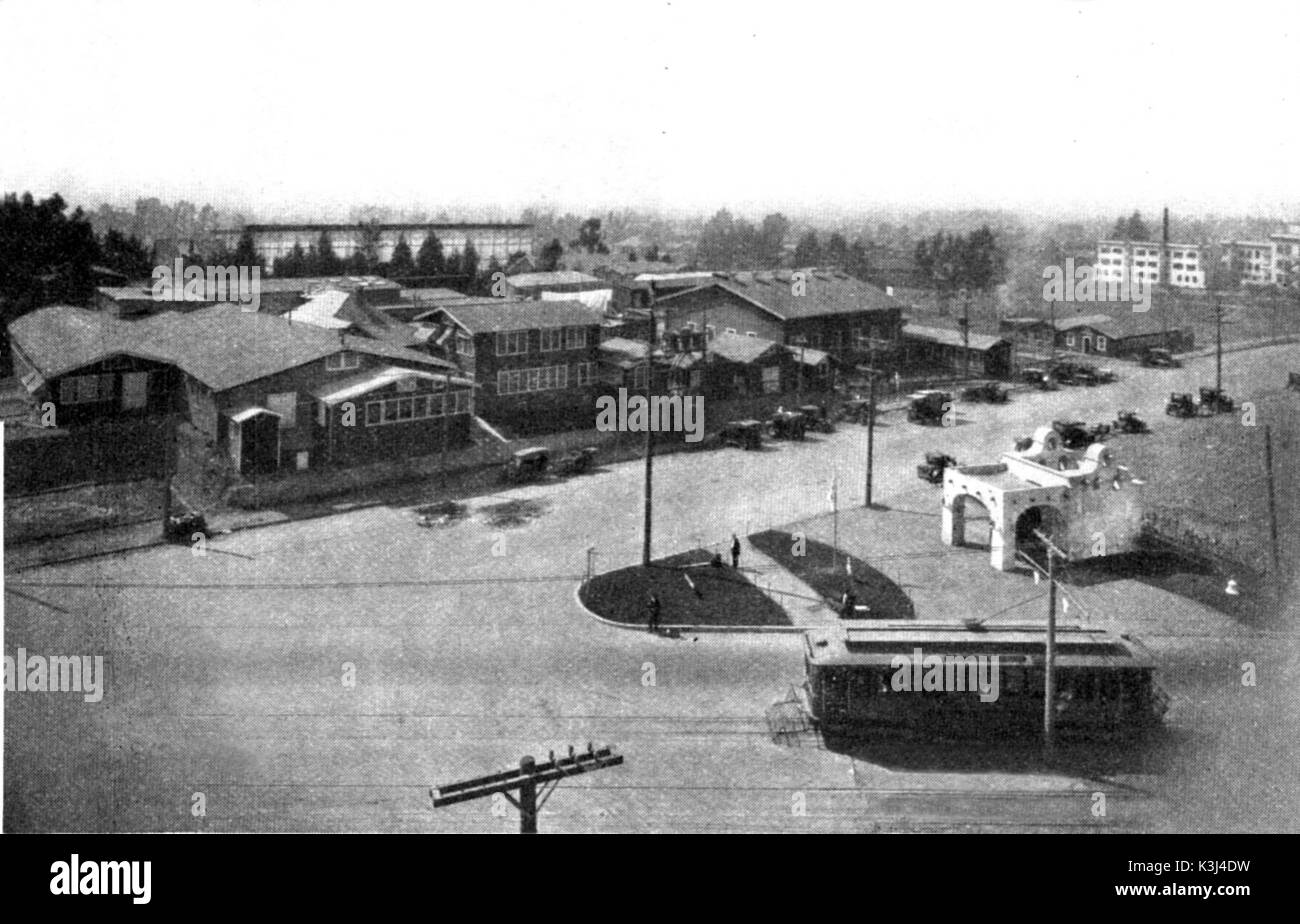 PRODUCER AND DIRECTOR D W GRIFFITH'S FINE ARTS FILM STUDIO, LOS ANGELES   c1915 Producer / Director D W GRIFFITH'S FINE ARTS FILM STUDIO, LOS ANGELES [c1915]     Date: 1915 Stock Photo