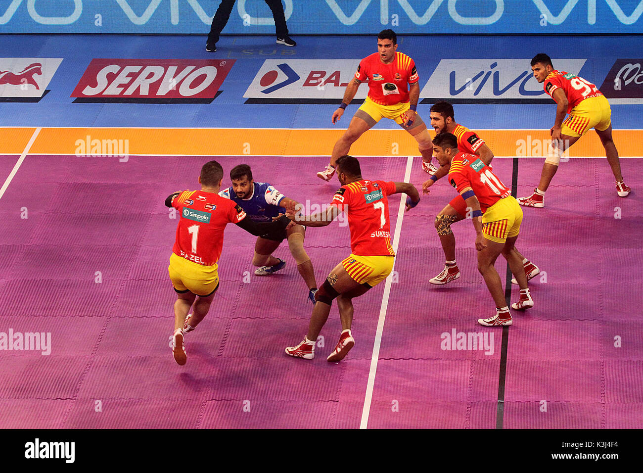 Kolkata, India. 02nd Sep, 2017. Gujarat Fortune Giants (orange jersey) and Haryana Steelers (blue jersey) players in action during the Pro Kabaddi League match. Credit: Saikat Paul/Pacific Press/Alamy Live News Stock Photo