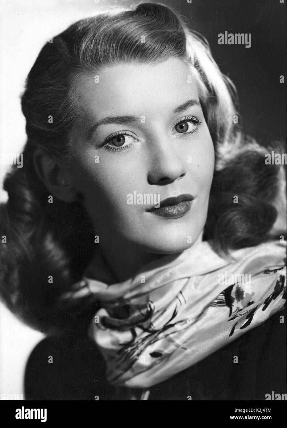 Lois maxwell hi-res stock photography and images - Alamy