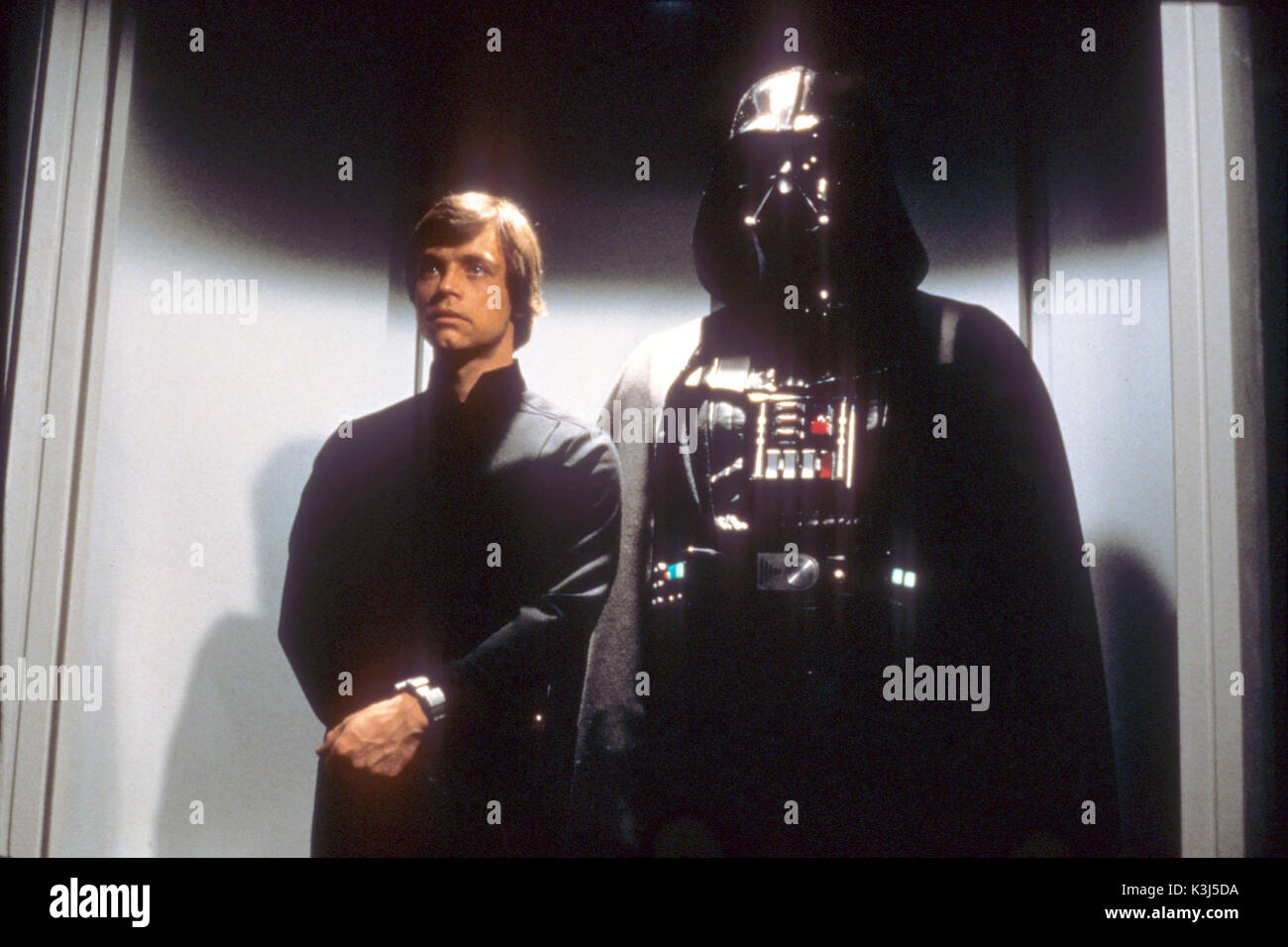 STAR WARS: EPISODE VI - RETURN OF THE JEDI MARK HAMILL as Luke Skywalker, DARTH VADER     Date: 1983 Stock Photo