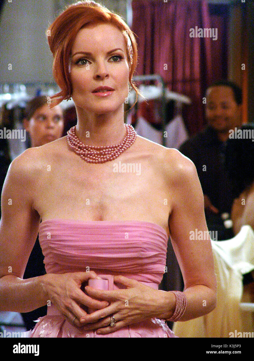 DESPERATE HOUSEWIVES - Suspicious Minds MARCIA CROSS DESPERATE HOUSEWIVES  Series#1/Episode#9/&quot;Suspicious Minds&quot; MARCIA CROSS as Bree Van De  Kamp Date: 2004 Stock Photo - Alamy