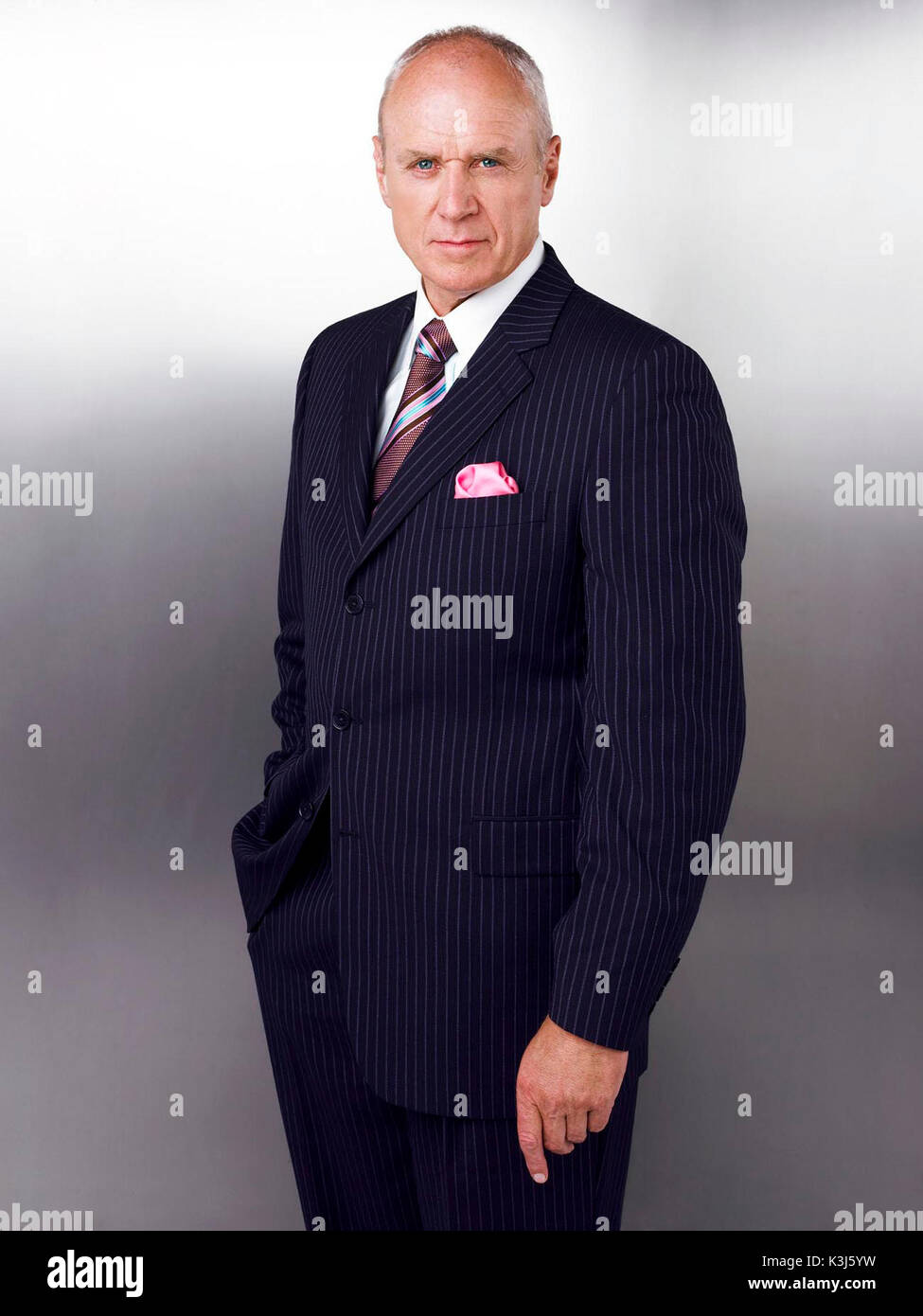 UGLY BETTY - ABC Television Network's Ugly Betty stars Alan Dale as Bradford Meade. (ABC/ANDREW ECCLES) UGLY BETTY [US TV SERIES 2006 - ]  Alan Dale as Bradford Meade  UGLY BETTY - ABC Television Network's Ugly Betty stars Alan Dale as Bradford Meade. (ABC/ANDREW ECCLES) Stock Photo
