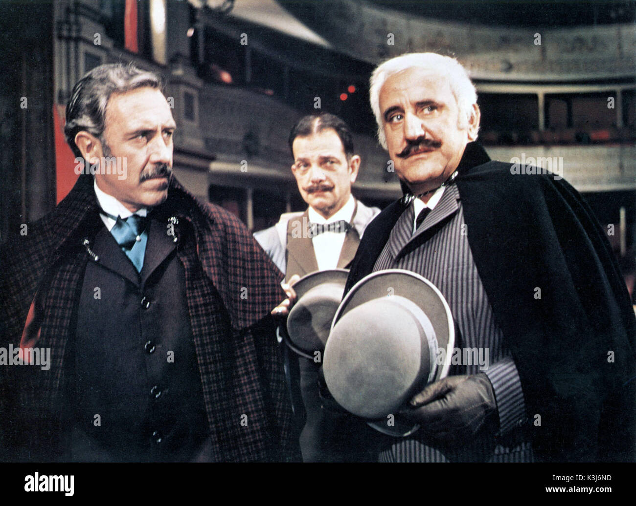 MURDERS IN THE RUE MORGUE JASON ROBARDS, PETER ARNE, ADOLFO CELI     Date: 1971 Stock Photo
